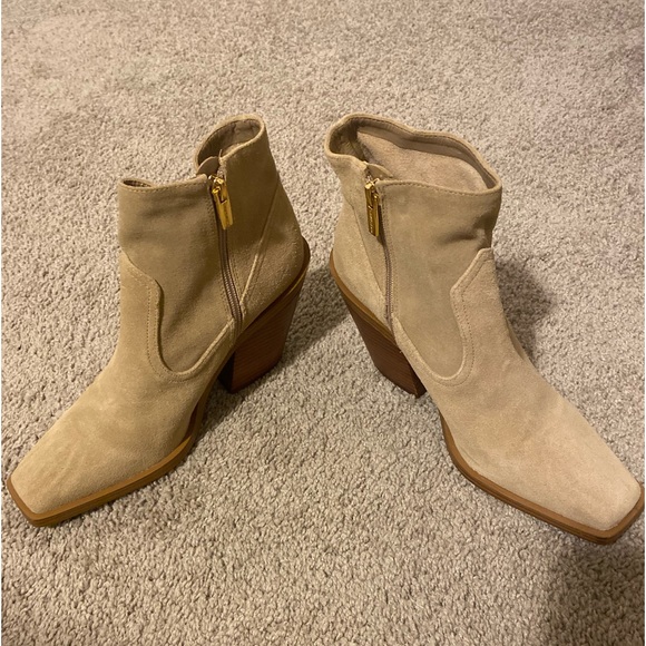 Vince Camuto Amtinda Square Toe Block Heel Leather Bootie Size 9 - Picture 1 of 4